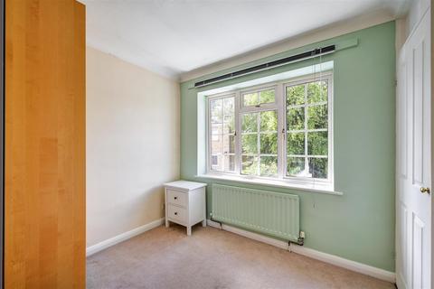 4 Tintagel Close, Epsom, KT17 4HA