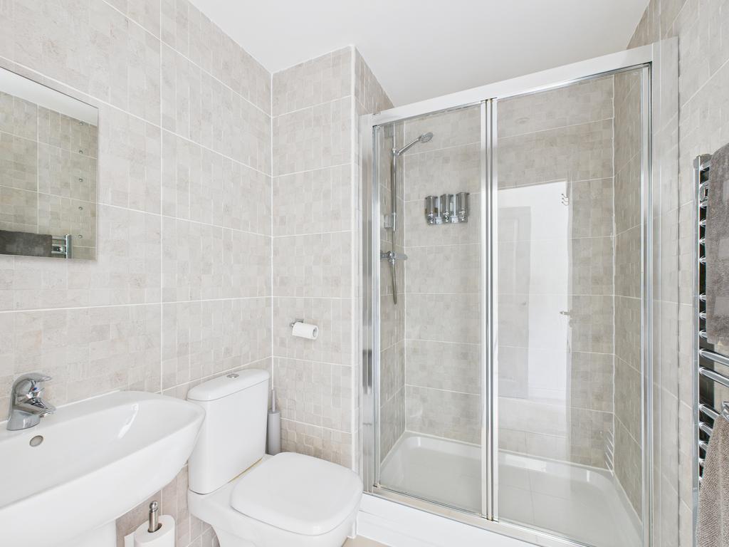 Bed 2 ensuite