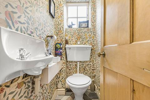 8 High Road, Essendon, Hatfield, AL9 6HW