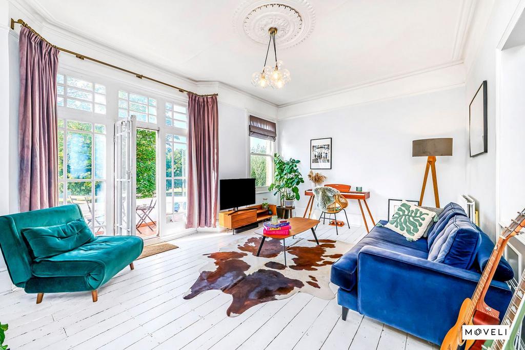 Clapham Common North Side, London, SW4 1 bed flat - £600,000