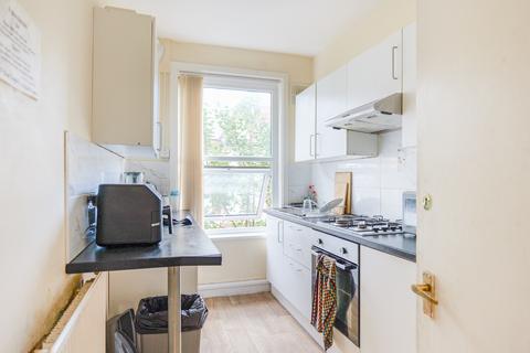 3 bedroom flat for sale, Hamilton Avenue, Leeds LS7