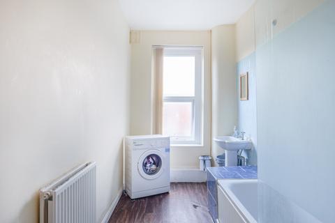 3 bedroom flat for sale, Hamilton Avenue, Leeds LS7