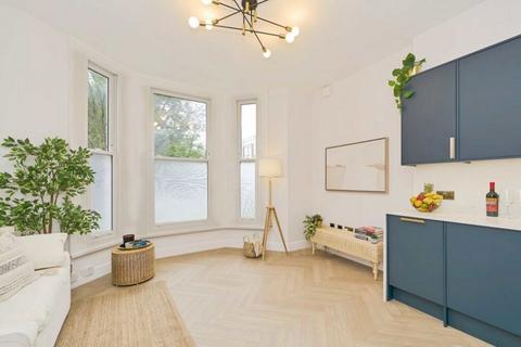 1 bedroom flat for sale, St. Michaels Gardens, London W10