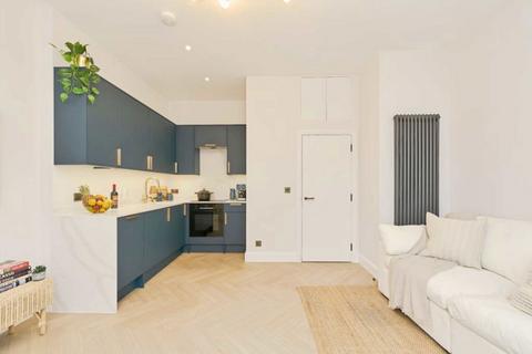 1 bedroom flat for sale, St. Michaels Gardens, London W10