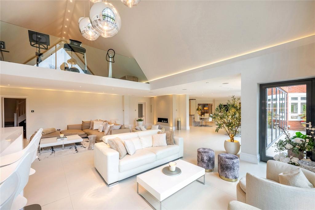 Family Rm To Kitchen