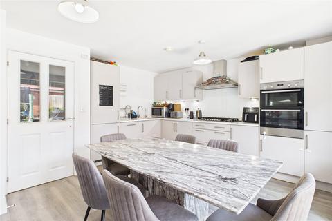 27 Bremner Way, Wokingham, RG40 1LA