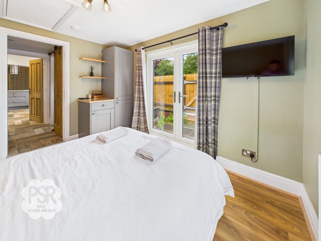 Studio Let Bedroom