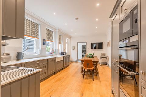 4 bedroom townhouse for sale, Chain-Free Home with Four En-Suite Bedrooms - Close to the Seafront - in Hunstanton