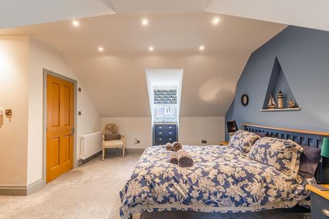 undefined, Chain-Free Home with Four En-Suite Bedrooms - Close to the Seafront - in Hunstanton