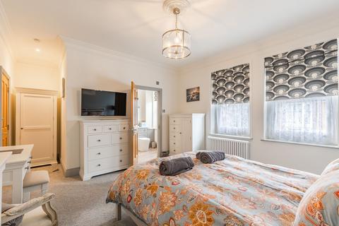 undefined, Chain-Free Home with Four En-Suite Bedrooms - Close to the Seafront - in Hunstanton