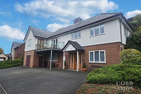 Larkey Lane, Knighton