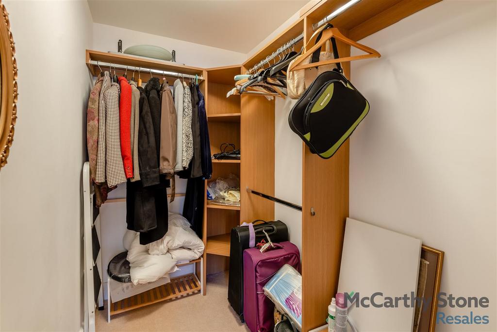 8660891-interior10.jpg