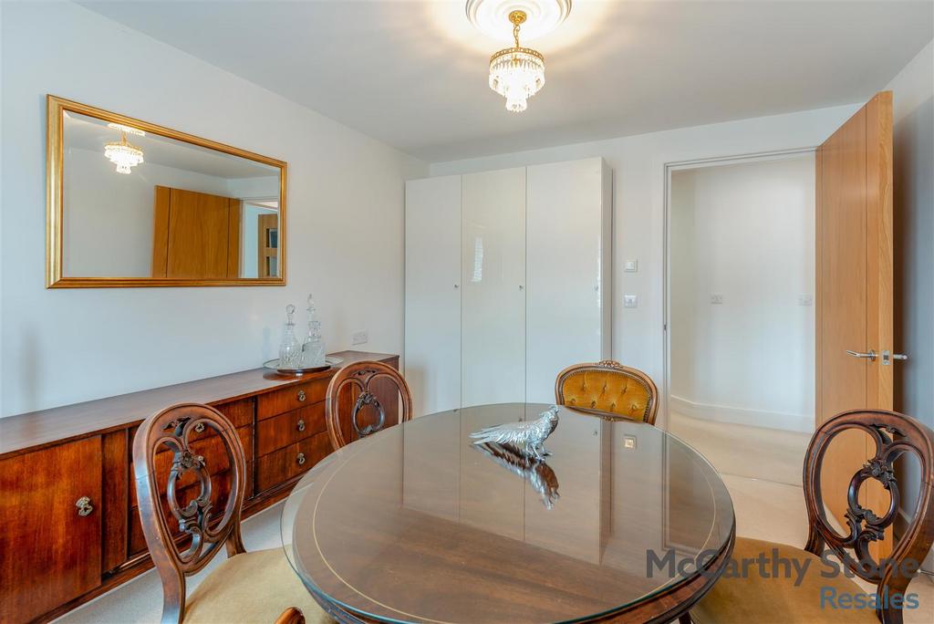 8660891-interior06.jpg