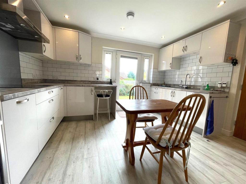 Kitchen 4.jpg