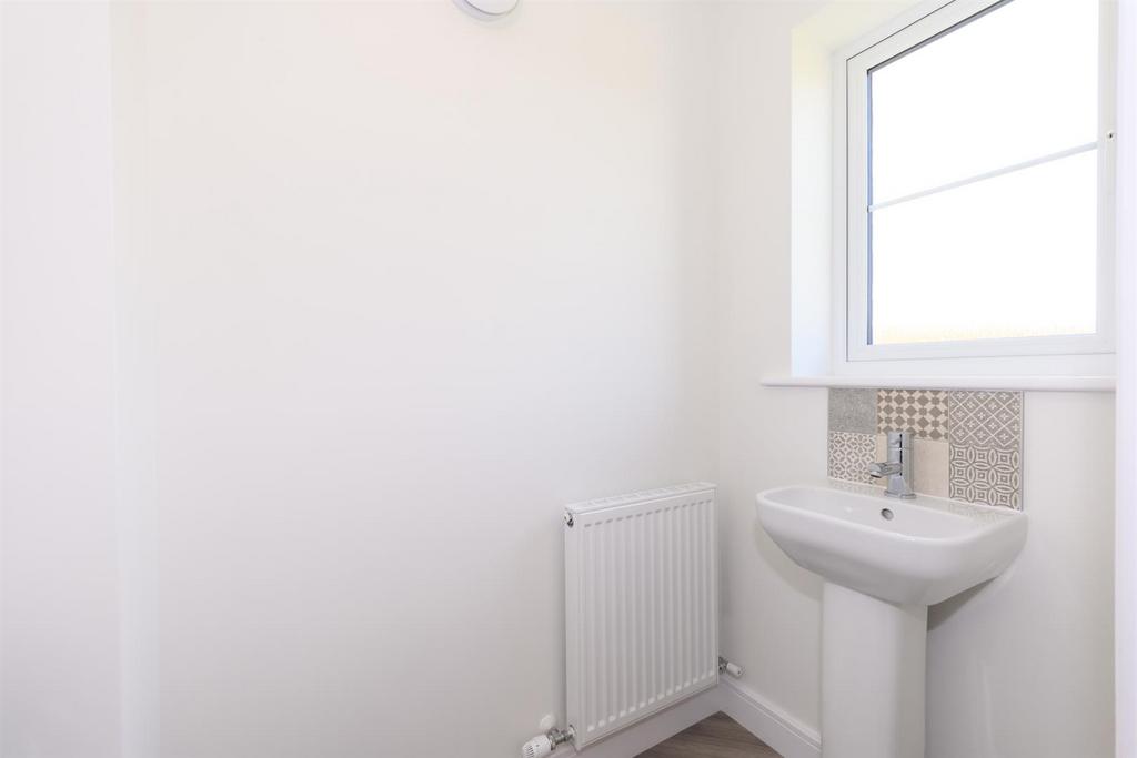 Fitted cloakroom/wc