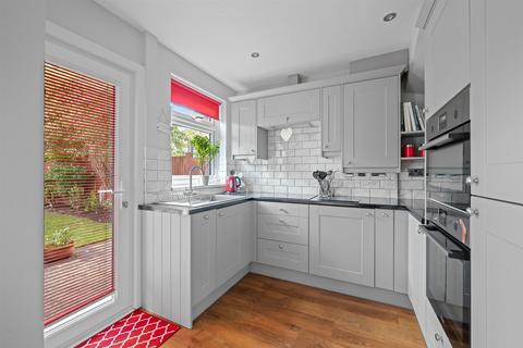 3 bedroom semi-detached house for sale, Thaxted Road, London SE9