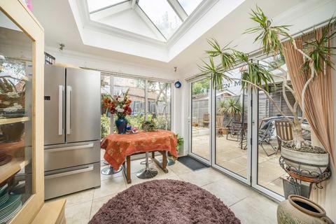 4 bedroom semi-detached house for sale, Barlow Road, London W3