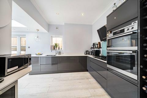 2 bedroom flat for sale, Knollys Road, London SW16