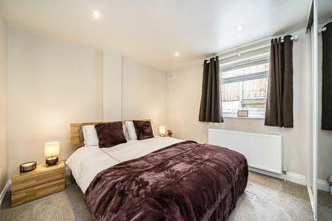 2 bedroom flat for sale, Knollys Road, London SW16