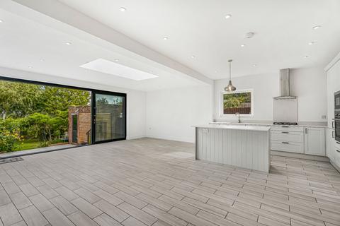 3 bedroom semi-detached bungalow for sale, Wroxham Gardens, Potters Bar, EN6