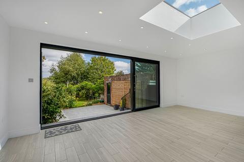 3 bedroom semi-detached bungalow for sale, Wroxham Gardens, Potters Bar, EN6