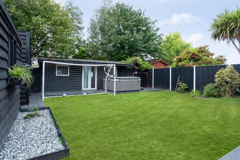 5 bedroom chalet for sale, Willow Tree Close, Herne Bay