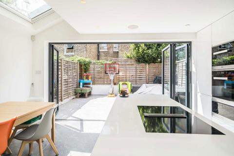 4 bedroom house for sale, Ballater Road, London SW2