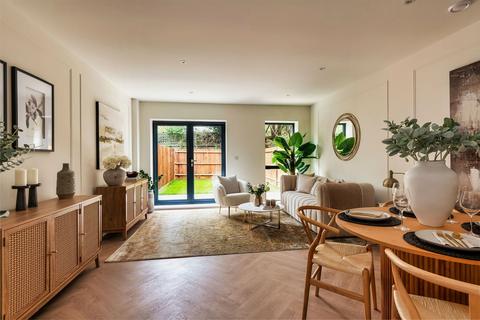 3 bedroom townhouse for sale, Priory Mews , Priory Street, Tonbridge, Kent. TN9 2AW