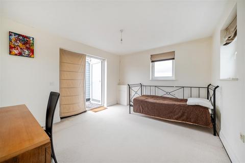 5 Rivett Drake Close, Guildford, GU2 9LF