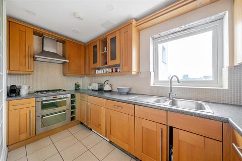 5 Rivett Drake Close, Guildford, GU2 9LF