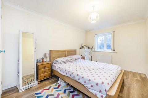 2 bedroom flat for sale, Arborfield Close, London SW2