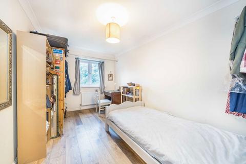 2 bedroom flat for sale, Arborfield Close, London SW2