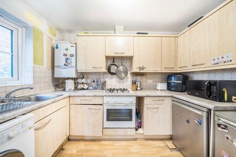 2 bedroom flat for sale, Arborfield Close, London SW2