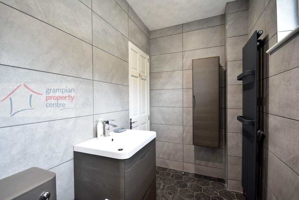 Ground floor shower room 2 .JPG