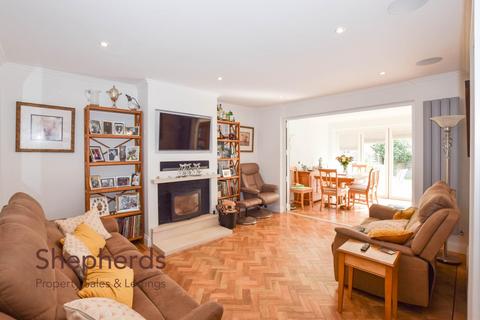 32 Winton Drive, Cheshunt, Waltham Cross, EN8 9JP