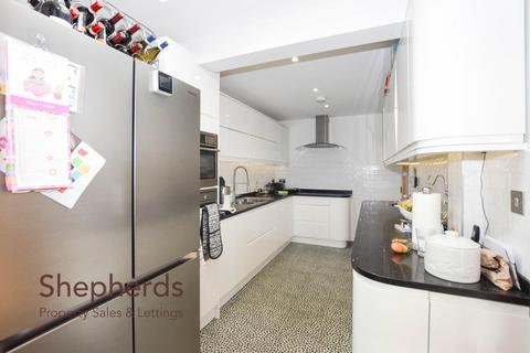32 Winton Drive, Cheshunt, Waltham Cross, EN8 9JP