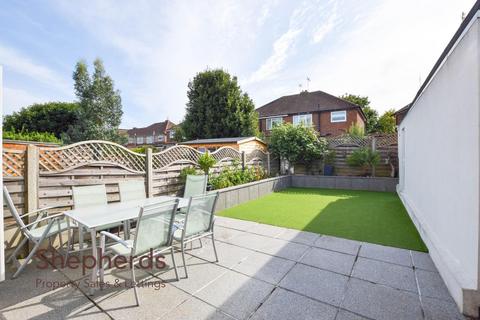 32 Winton Drive, Cheshunt, Waltham Cross, EN8 9JP