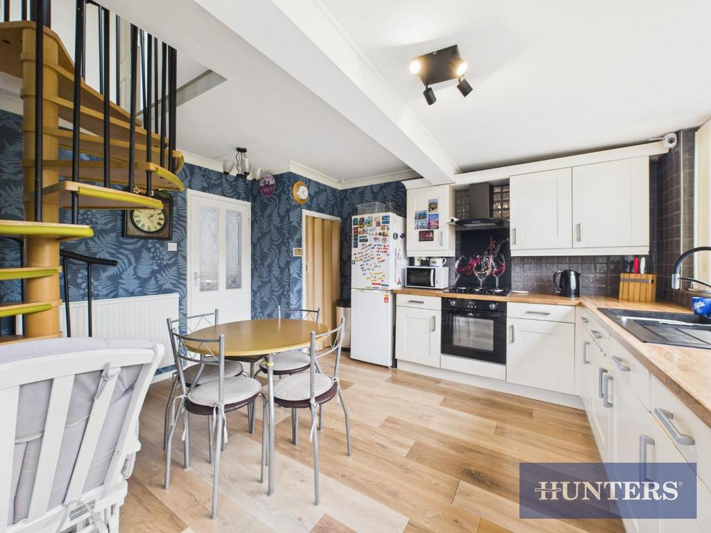 CAM05333 G0-PR0230-STILL008.jpg