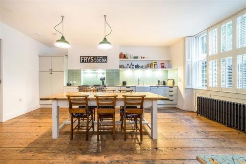 3 bedroom flat for sale, Cornwall Gardens, London SW7