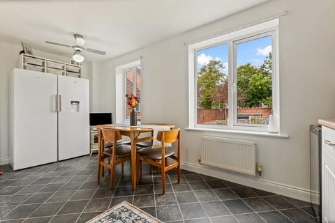 9 Austwick Close, Leicester, LE4 0SJ