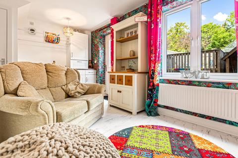9 Austwick Close, Leicester, LE4 0SJ