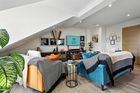 1 bedroom flat for sale, Western Road, Romford