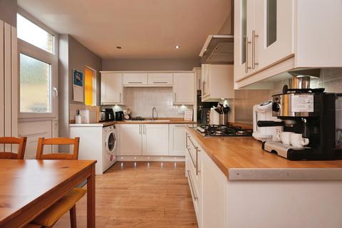 2 bedroom terraced house for sale, Bradford Road, West Yorkshire HD6