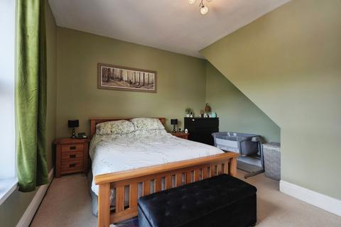 2 bedroom terraced house for sale, Bradford Road, West Yorkshire HD6