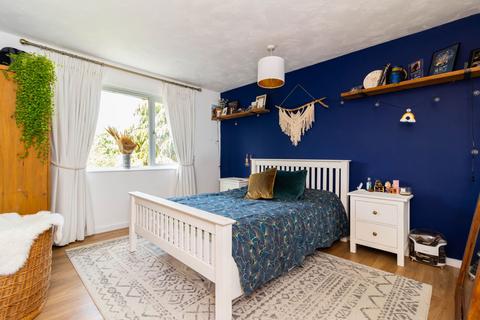10 Addison Close, Caterham, CR3 5LX
