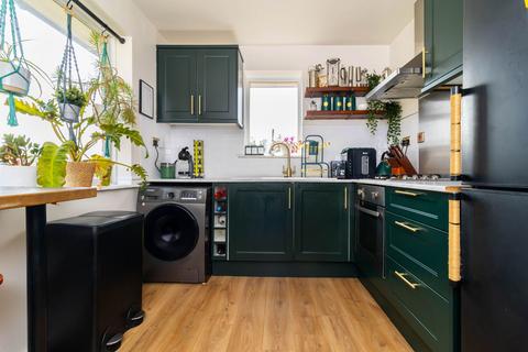 2 bedroom maisonette for sale, Addison Close, Caterham CR3