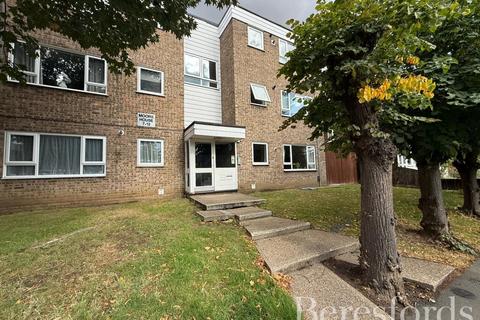 Globe Road, Hornchurch, RM11