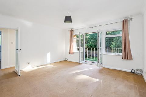 2 bedroom maisonette for sale, Broomfield Court, Weybridge, Surrey, KT13