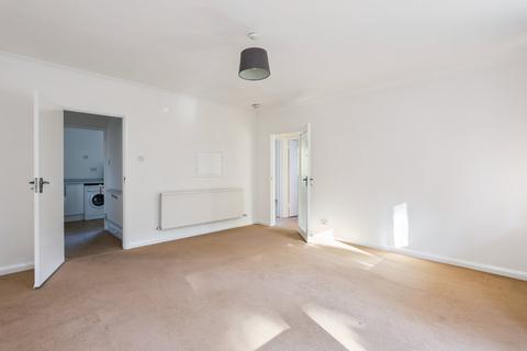 2 bedroom maisonette for sale, Broomfield Court, Weybridge, Surrey, KT13