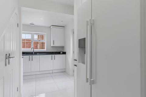 3 bedroom end of terrace house for sale, Knightsfield, Welwyn Garden City, Hertfordshire, AL8 7JE